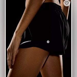 Lululemon - Hotty Hot low rise short 2.5 - size 6- Gray and Black